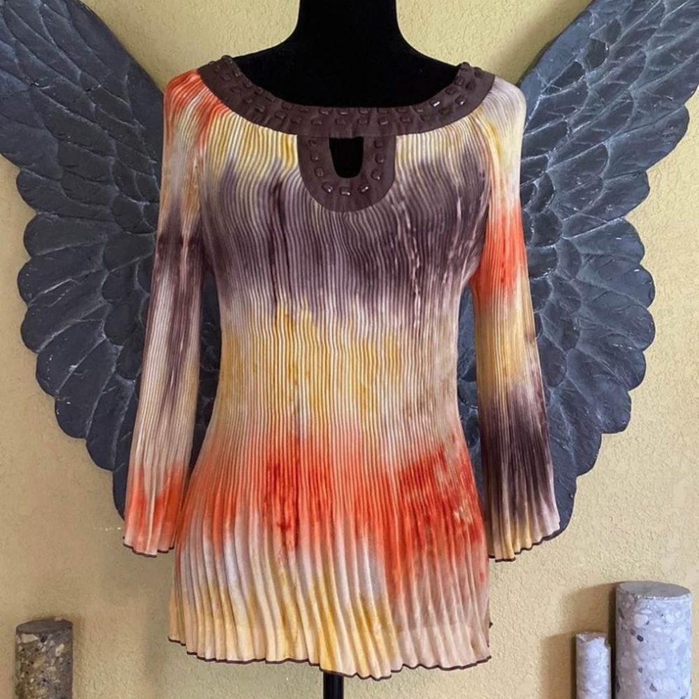 Piano New Ripple Long sleeve Blouse With Jewels At Chest
